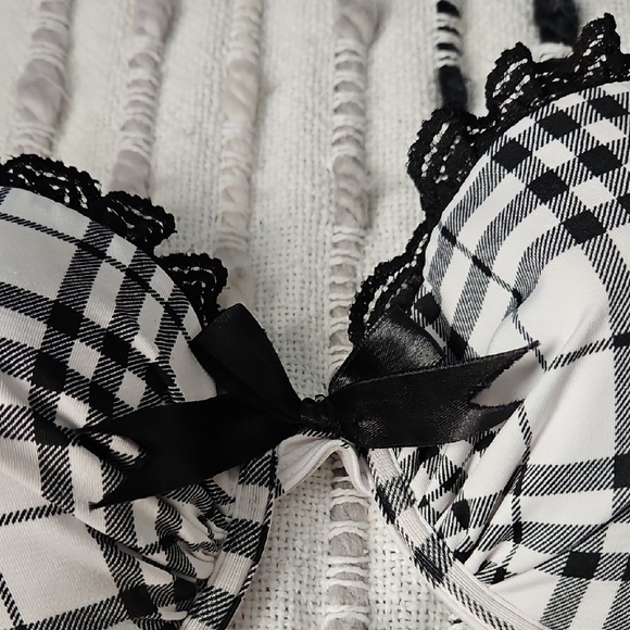 Elegant Black and White Plaid Bra with Lace Trim - Picture 3 of 3